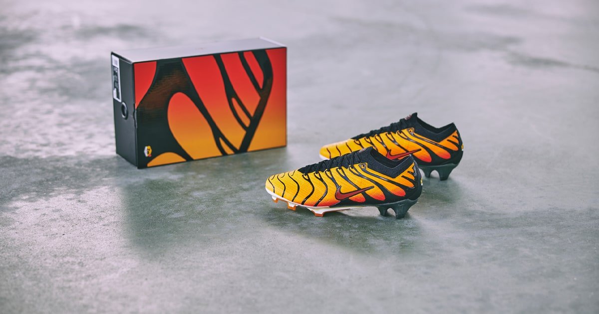 Nike Mercurial Vapor 15 x Air Max Plus Orange